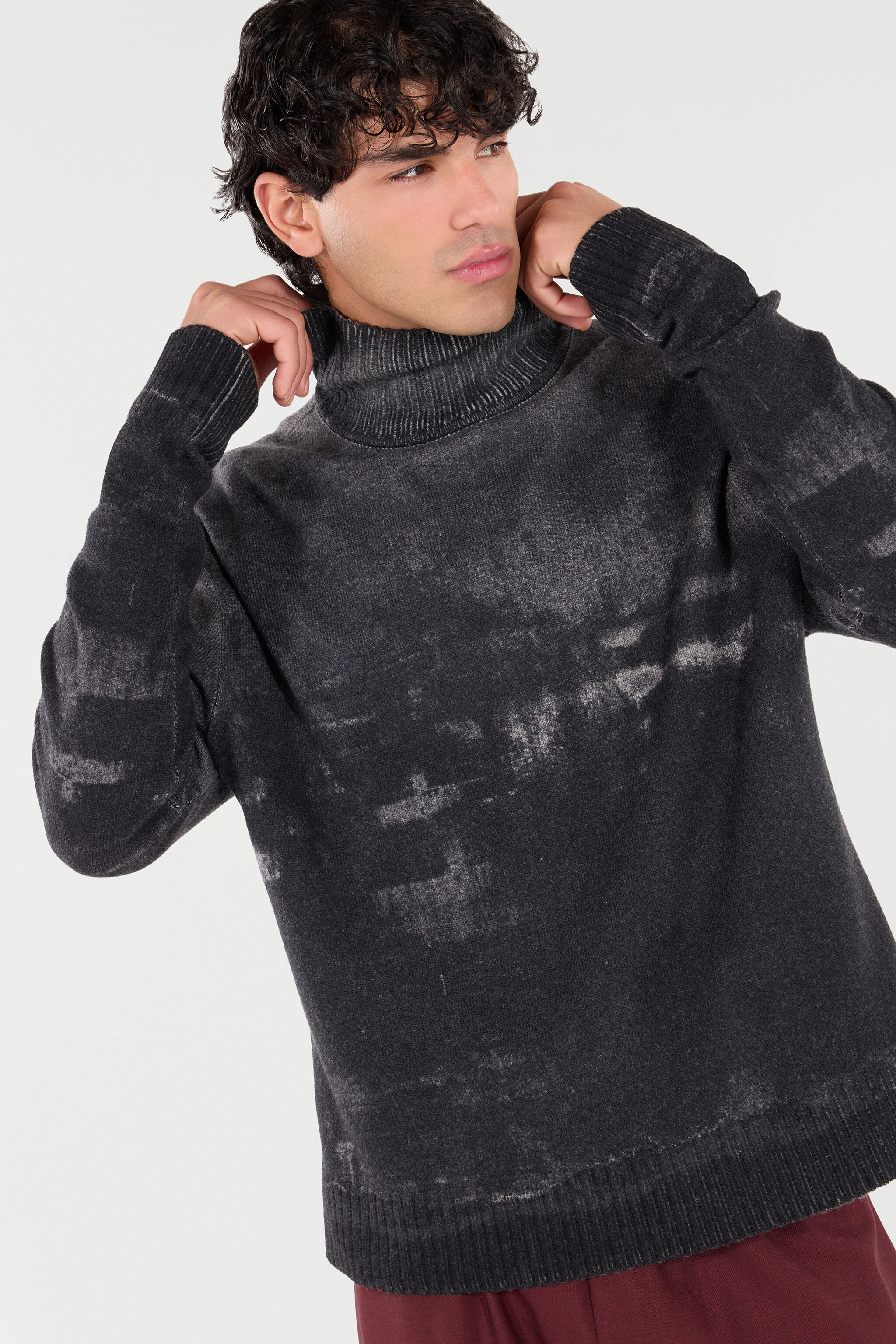 Turtle-Neck Wool Sweater - 5