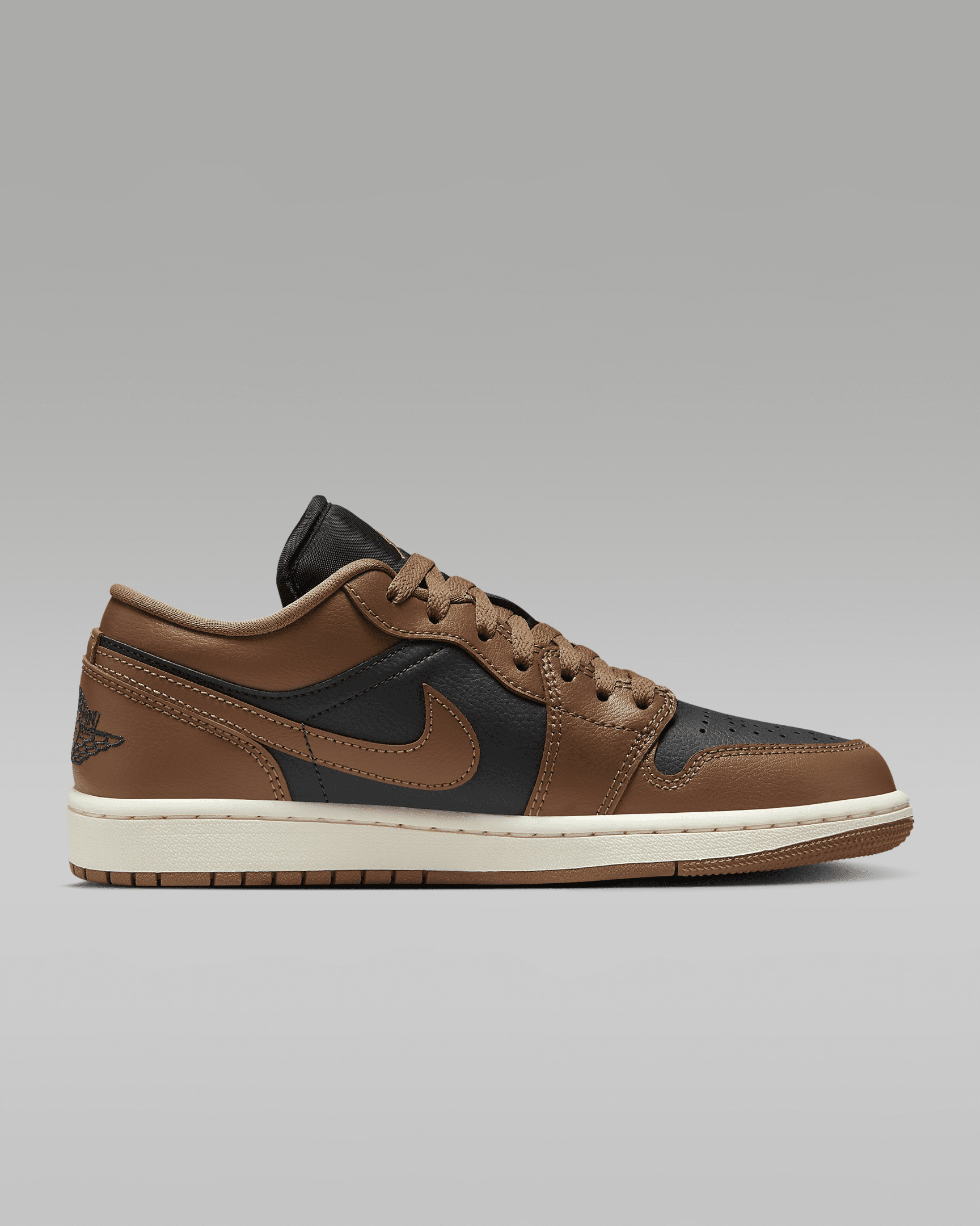 Air Jordan 1 Low Women's Shoes - 3