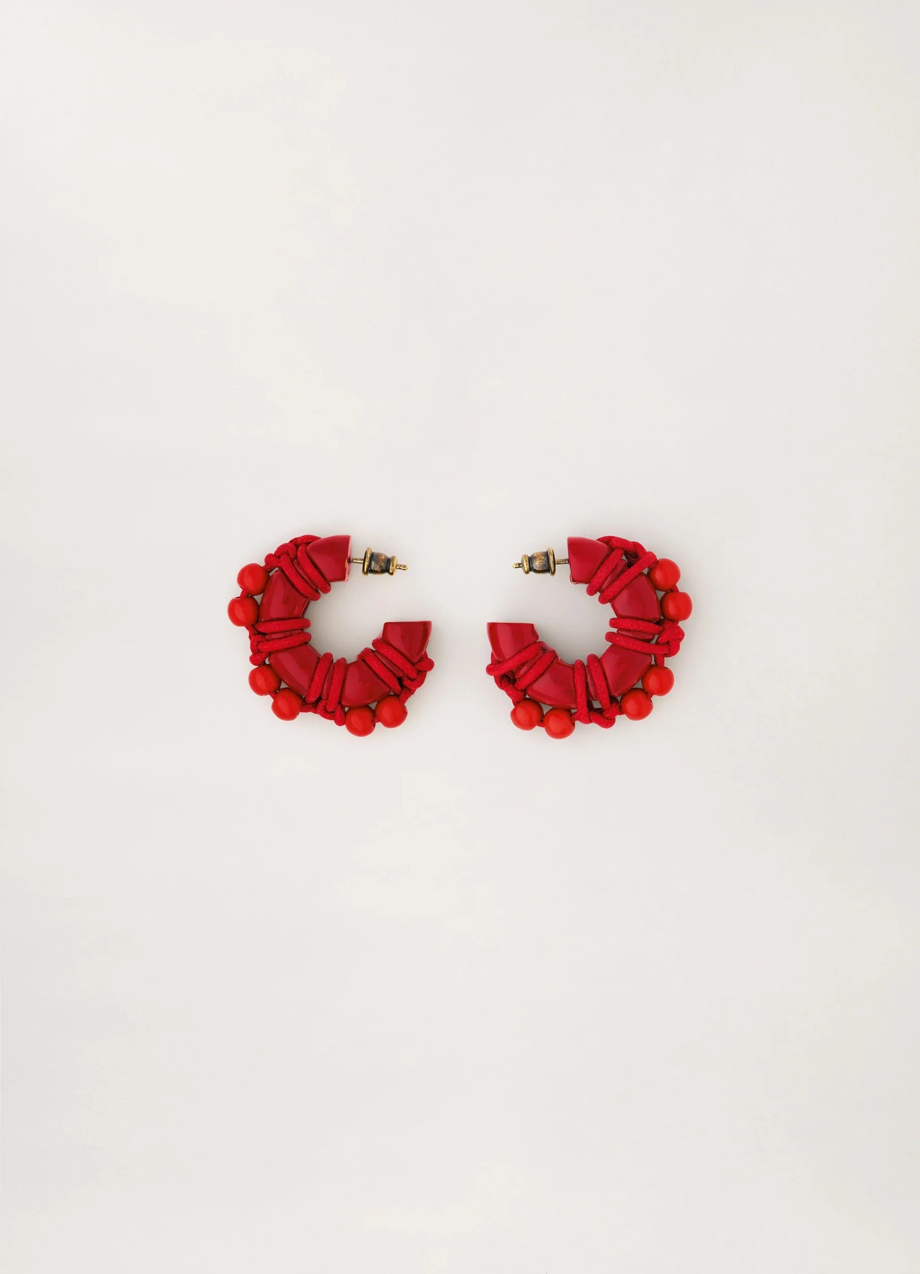 TIED UP PEARLS HOOPS
BRASS - 4