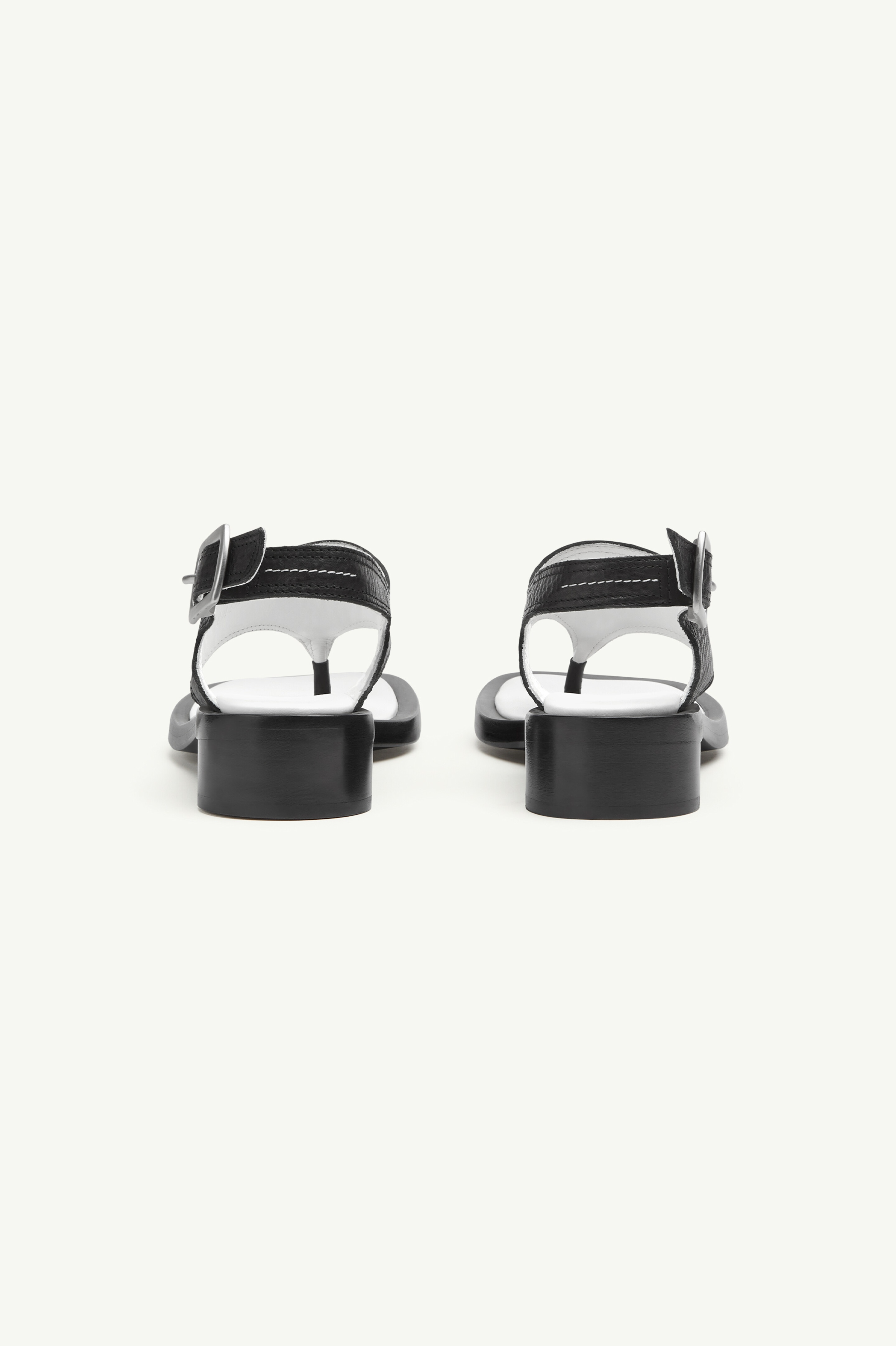 サンダル・ミュール MM6 MAISON MARGIELA SANDAL ANATOMIC VARNISHED MM6 Maison Margiela Anatomic サンダル | ブラック | FARFETCH JP