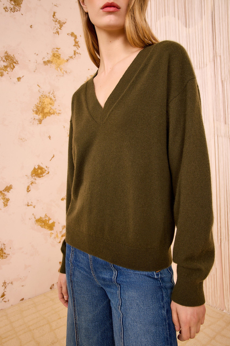 Ryla Cashmere V–Neck Pullover 3