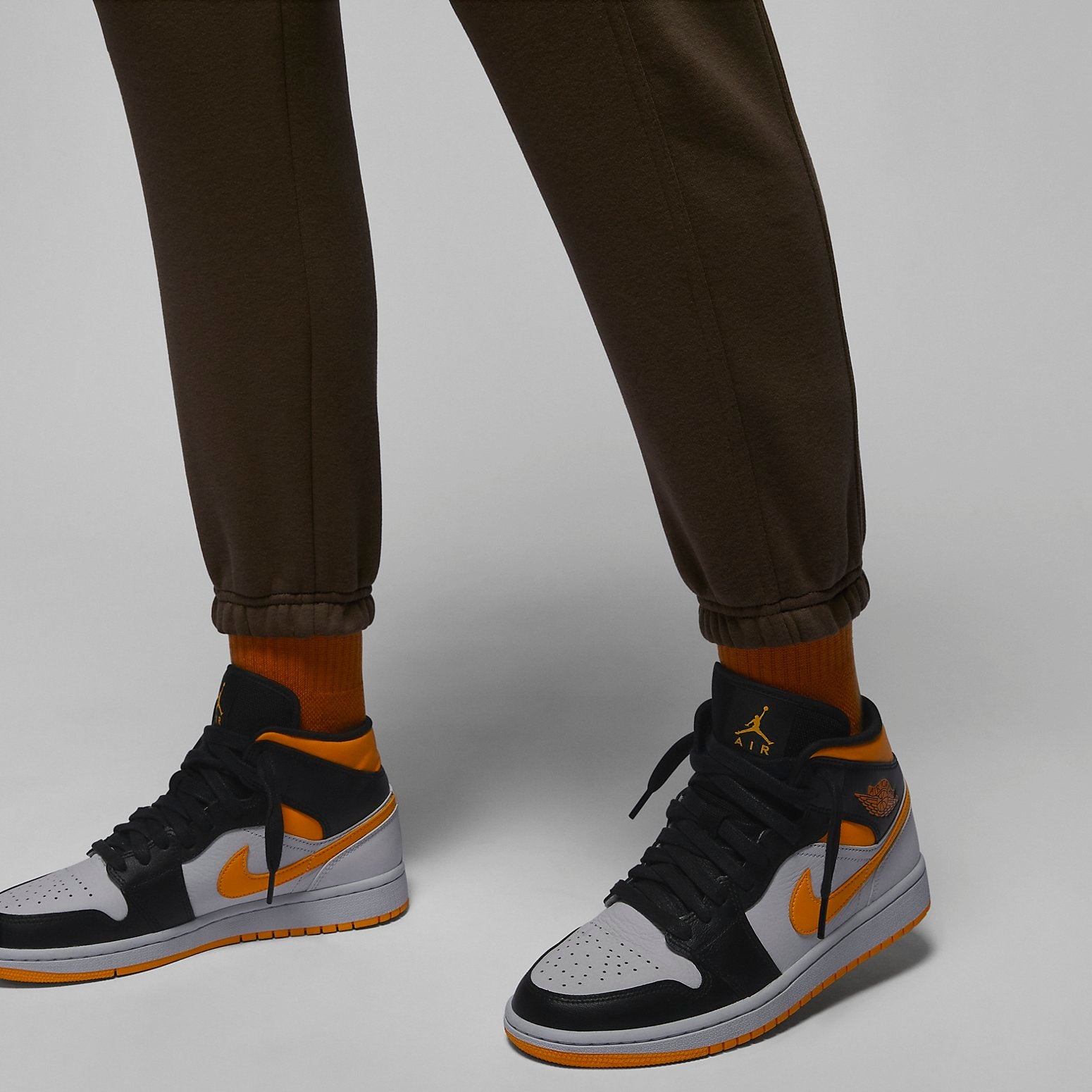 (WMNS) Air Jordan x Paris Saint-Germain Sweatpants 'Palomino' FD6998-274 - 5