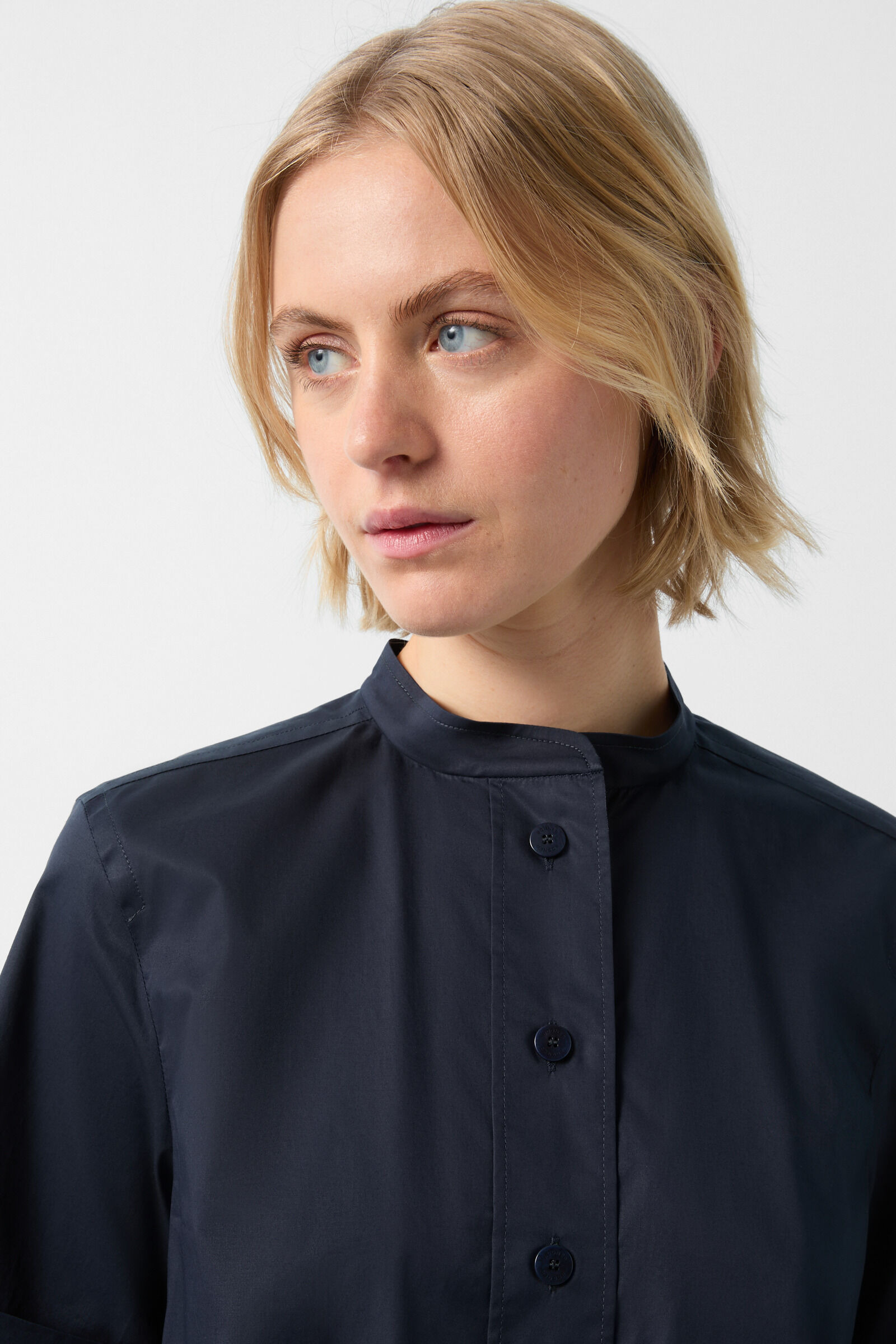 Avril Short-sleeve blouse in Navy blue - 4