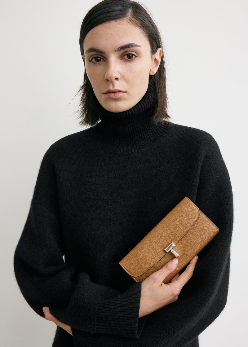 TOTEME T-lock grained-leather wallet tan outlook