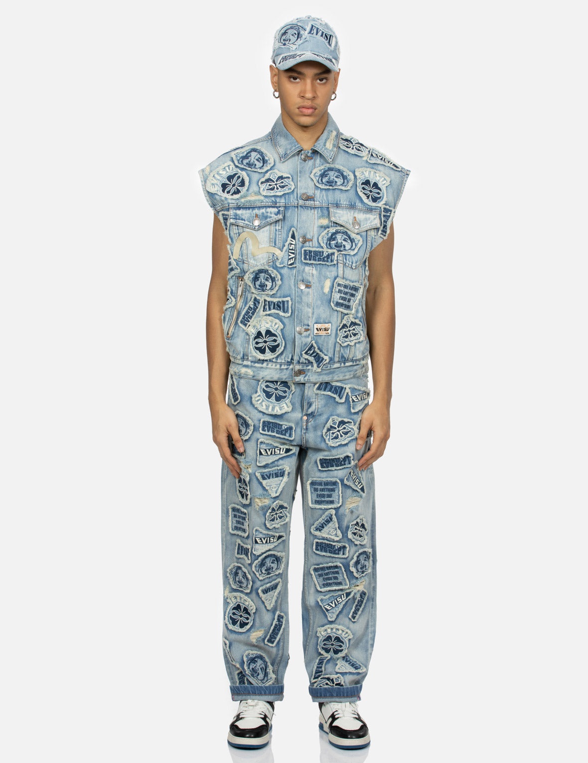 MultipleBadgesDeconstructed Relax Fit Jeans - 5