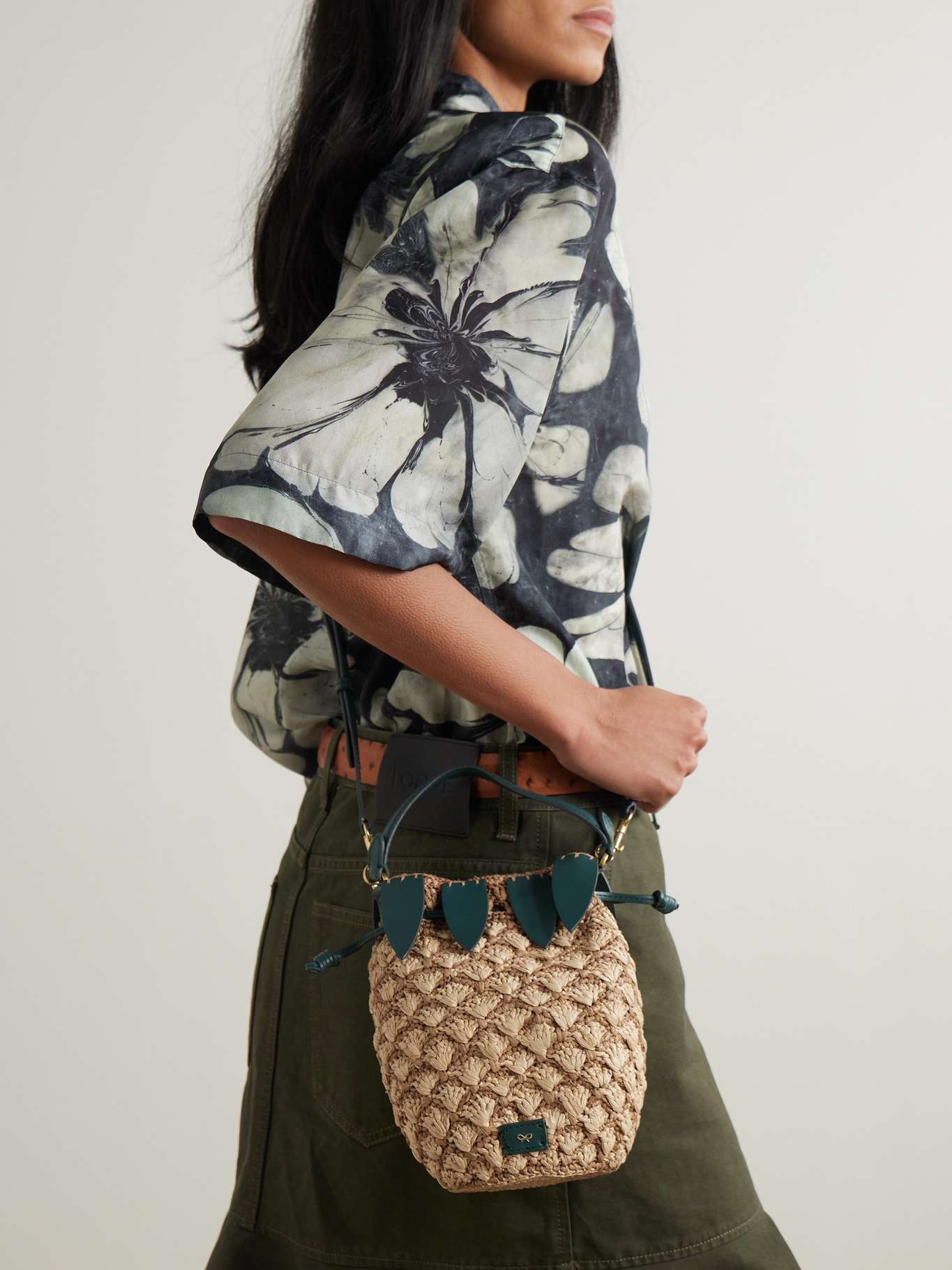 Pineapple leather-trimmed raffia bucket bag Neutral - 6