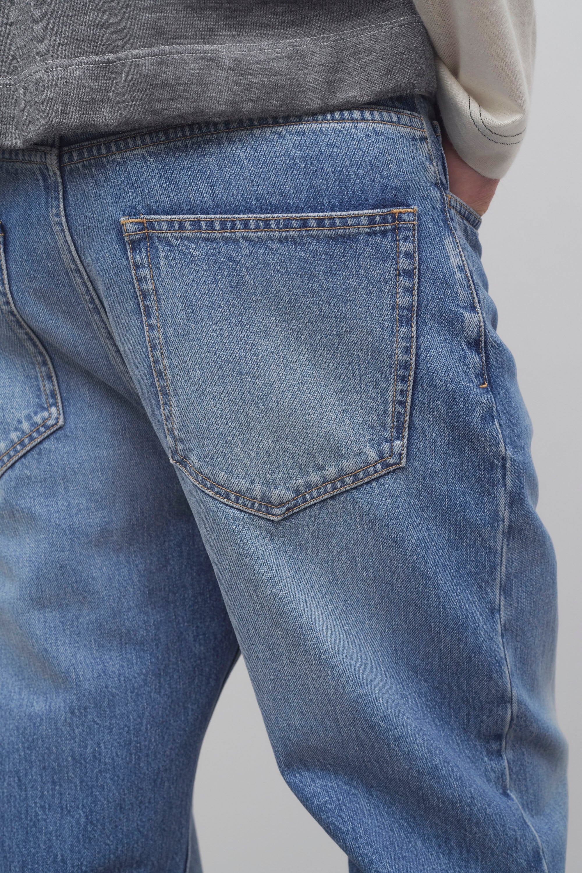 Elordi Jean in Denim - 6