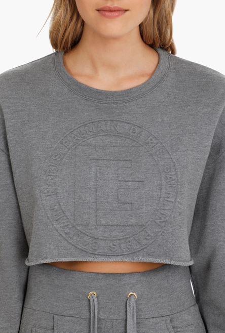 Cropped heather gray sweatshirt with embossed Balmain logo - 6
