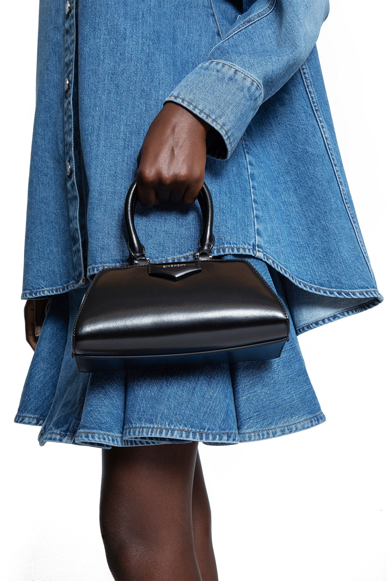 Small-Antigona-East-West-Bag-In-Box-Leather - 5