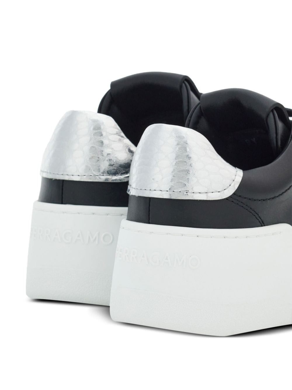 logo-patch leather sneakers - 3
