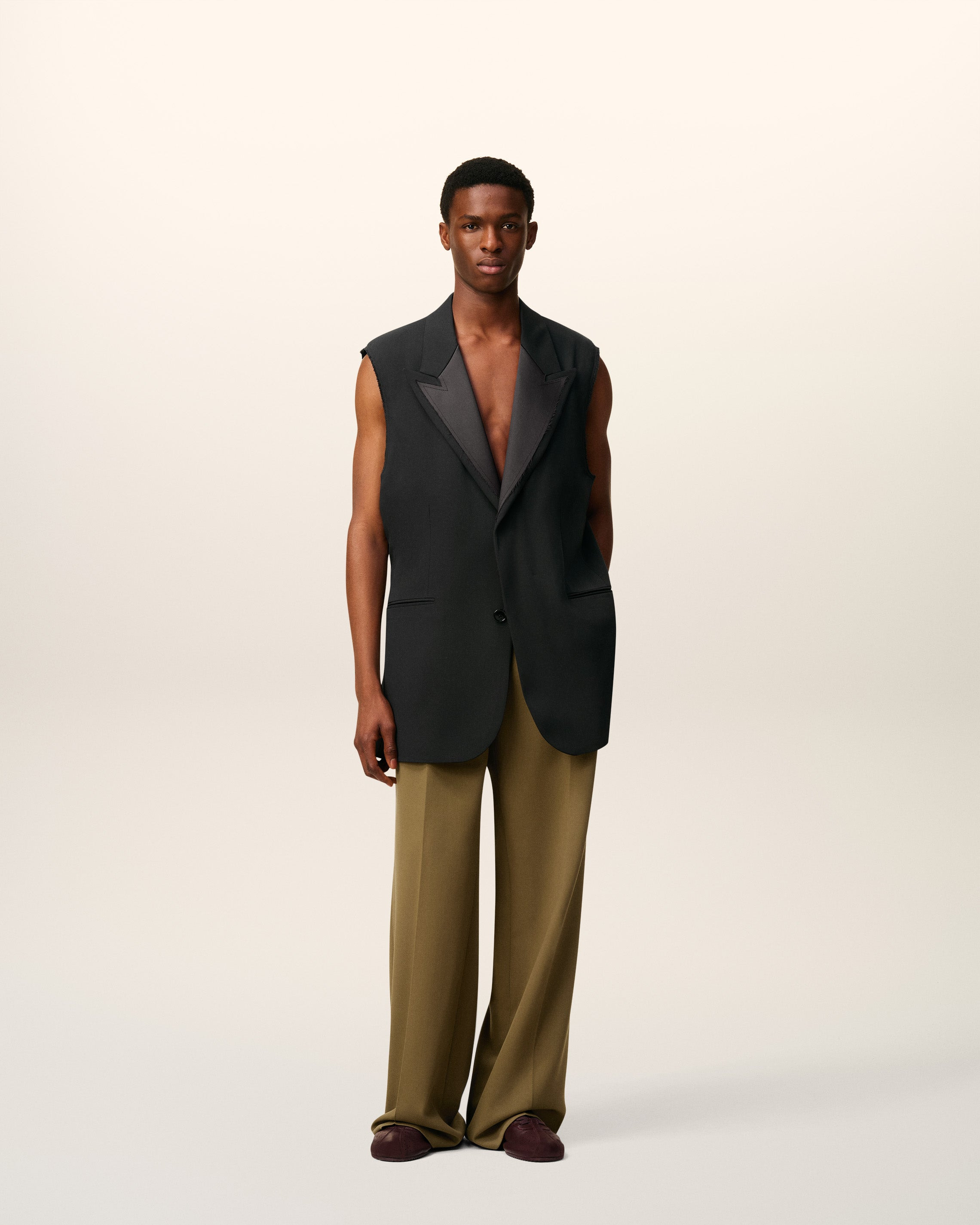 BLACK WOOL SLEEVELESS SMOKING JACKET - 2