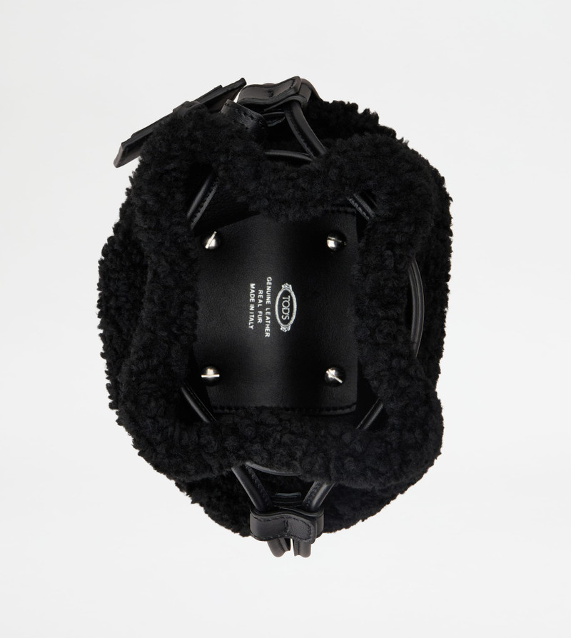 BUCKET BAG IN SHEARLING MICRO - BLACK 4