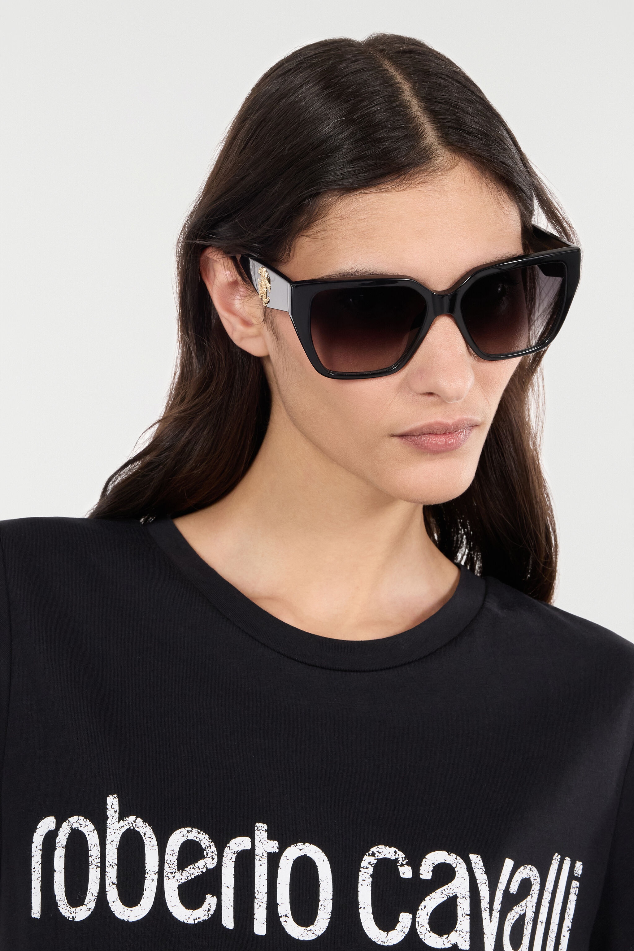 Sunglasses with wide and feminine front - 2
