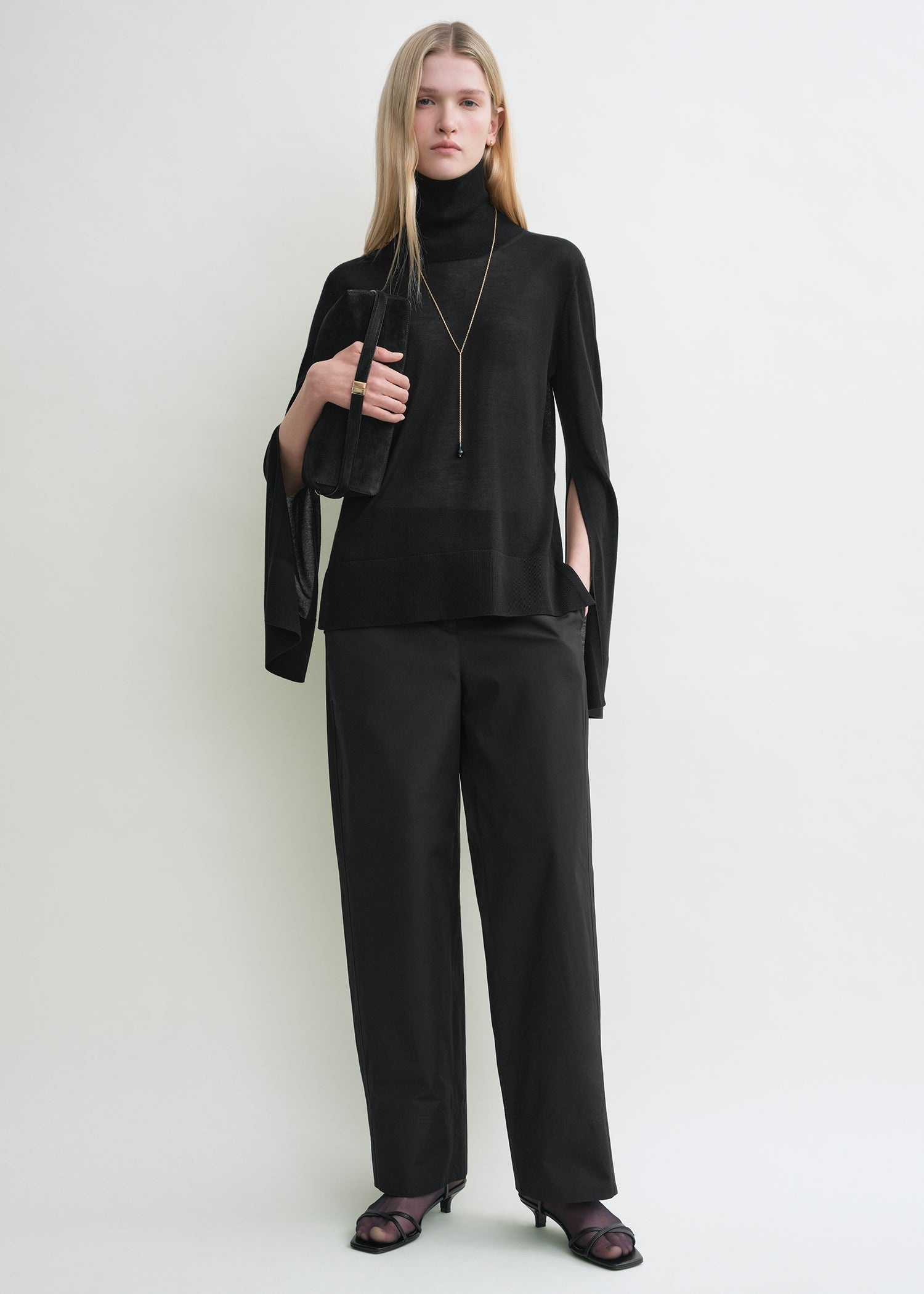 Slit sleeve turtleneck black - 2