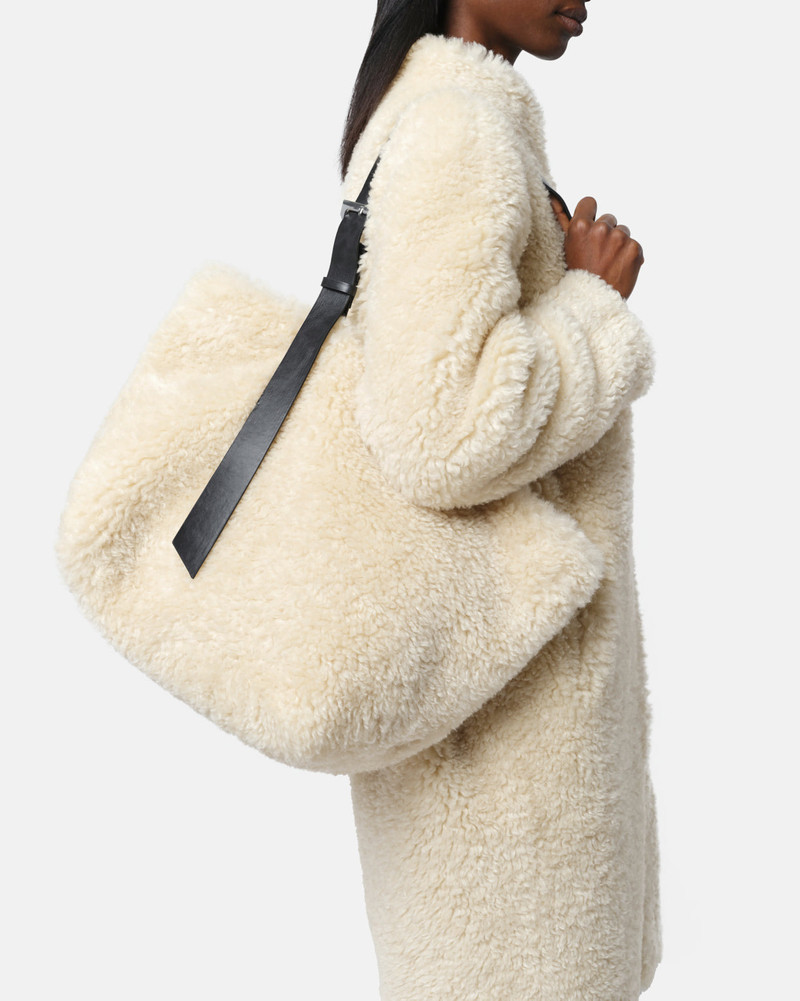 APPARIS ESTI TOTE outlook