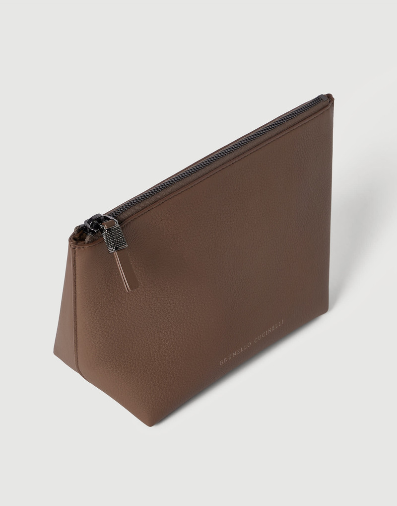 Grained calfskin pouch with shiny zipper pull 3