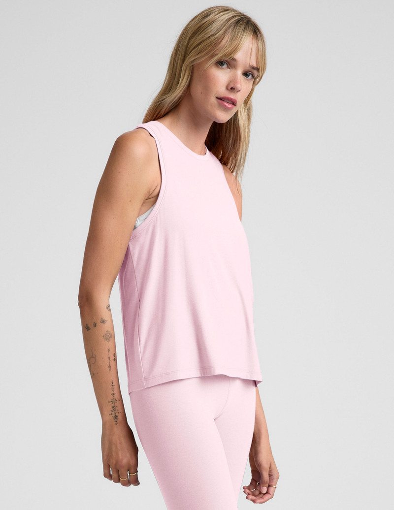 BEYOND YOGA Featherweight Rebalance Tank outlook