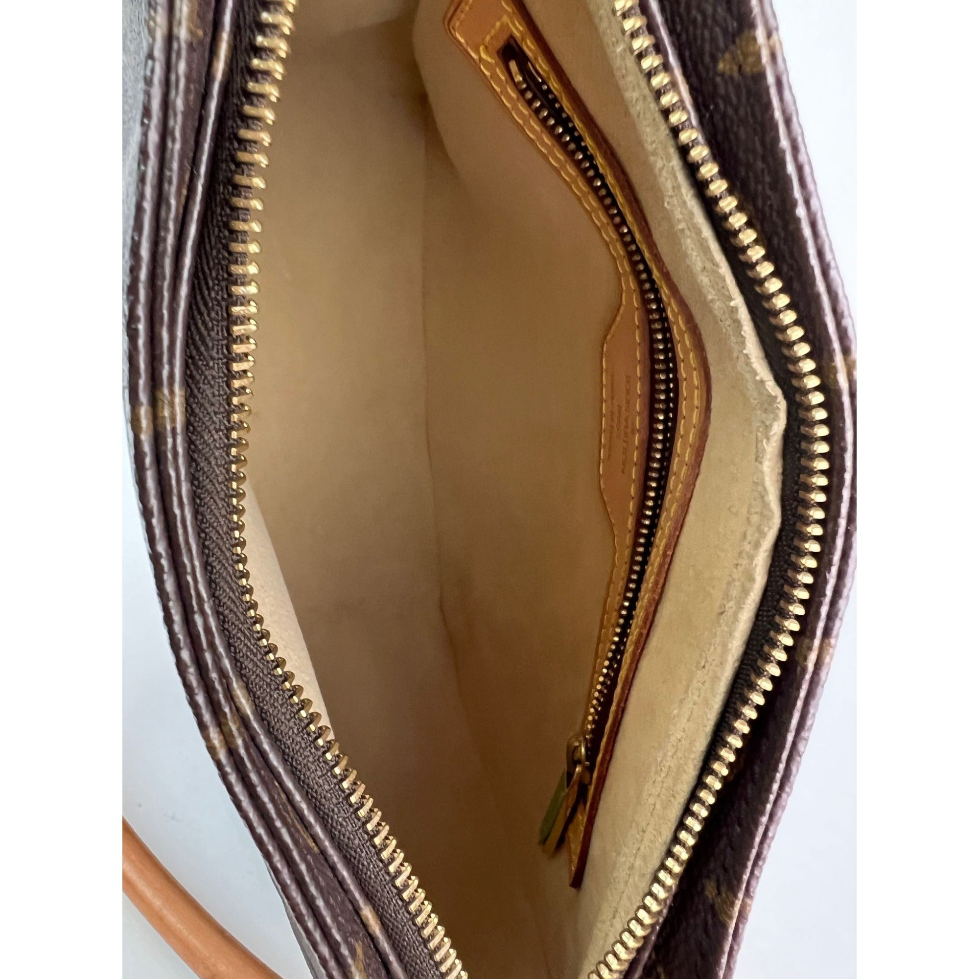 Louis Vuitton Vintage Looping MM Monogram Shoulder Bag - 11
