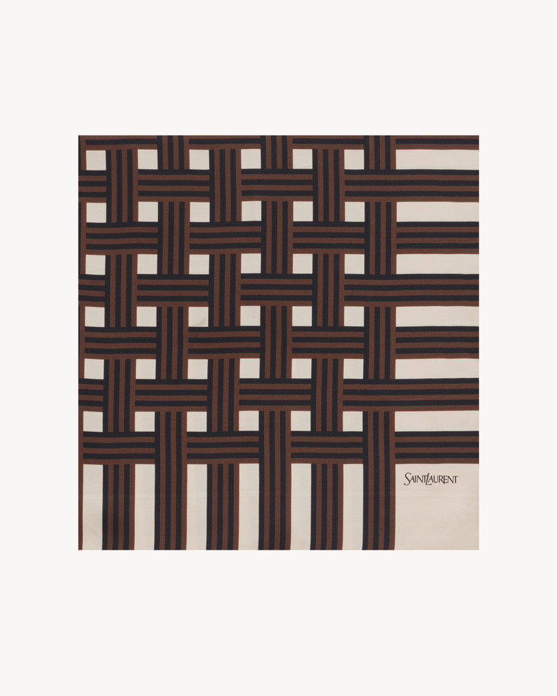 SQUARE SCARF 에 WEAVE 실크 TWILL 1