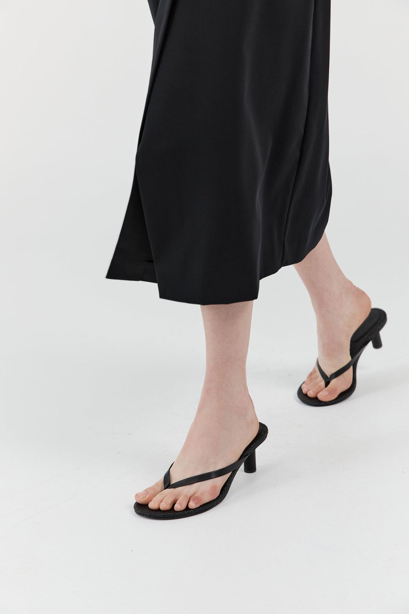 ST. AGNI Woven Thong Heel - Black outlook