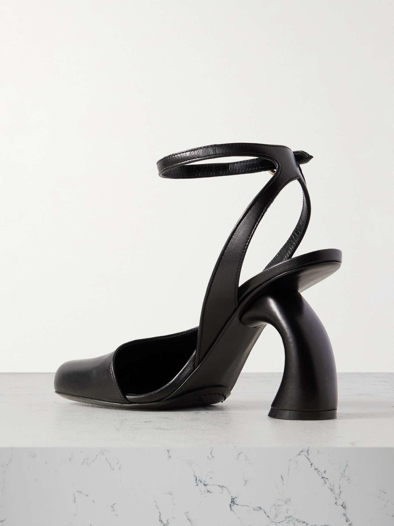 Cutout leather pumps Black - 3