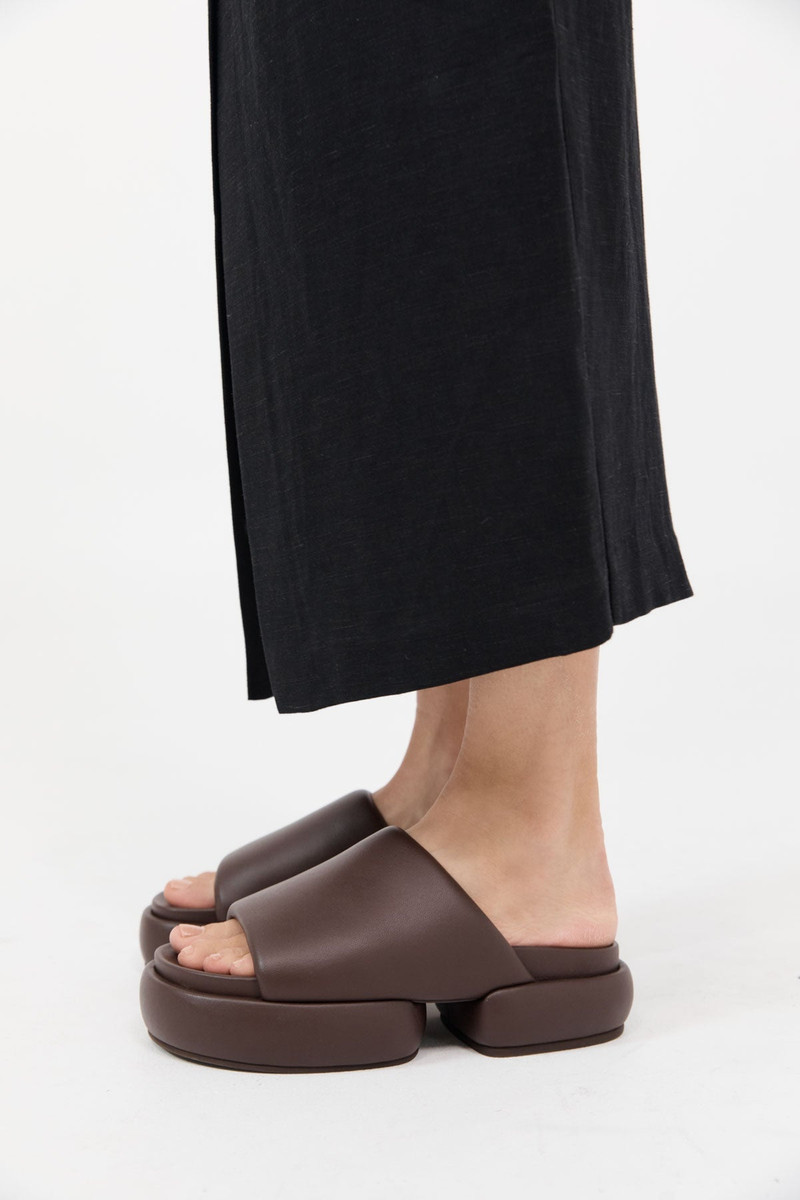 Minimal Pillow Slides - Chocolate 1