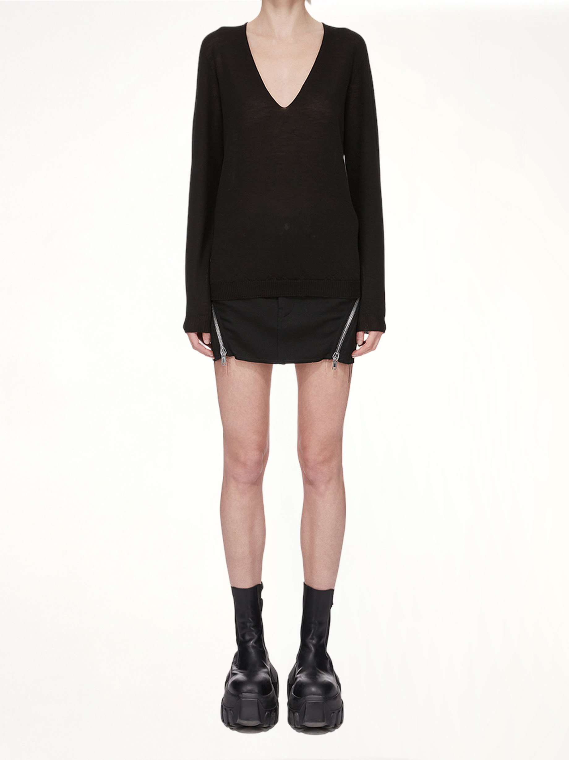 Merino V-Neck Pull in Black - 4
