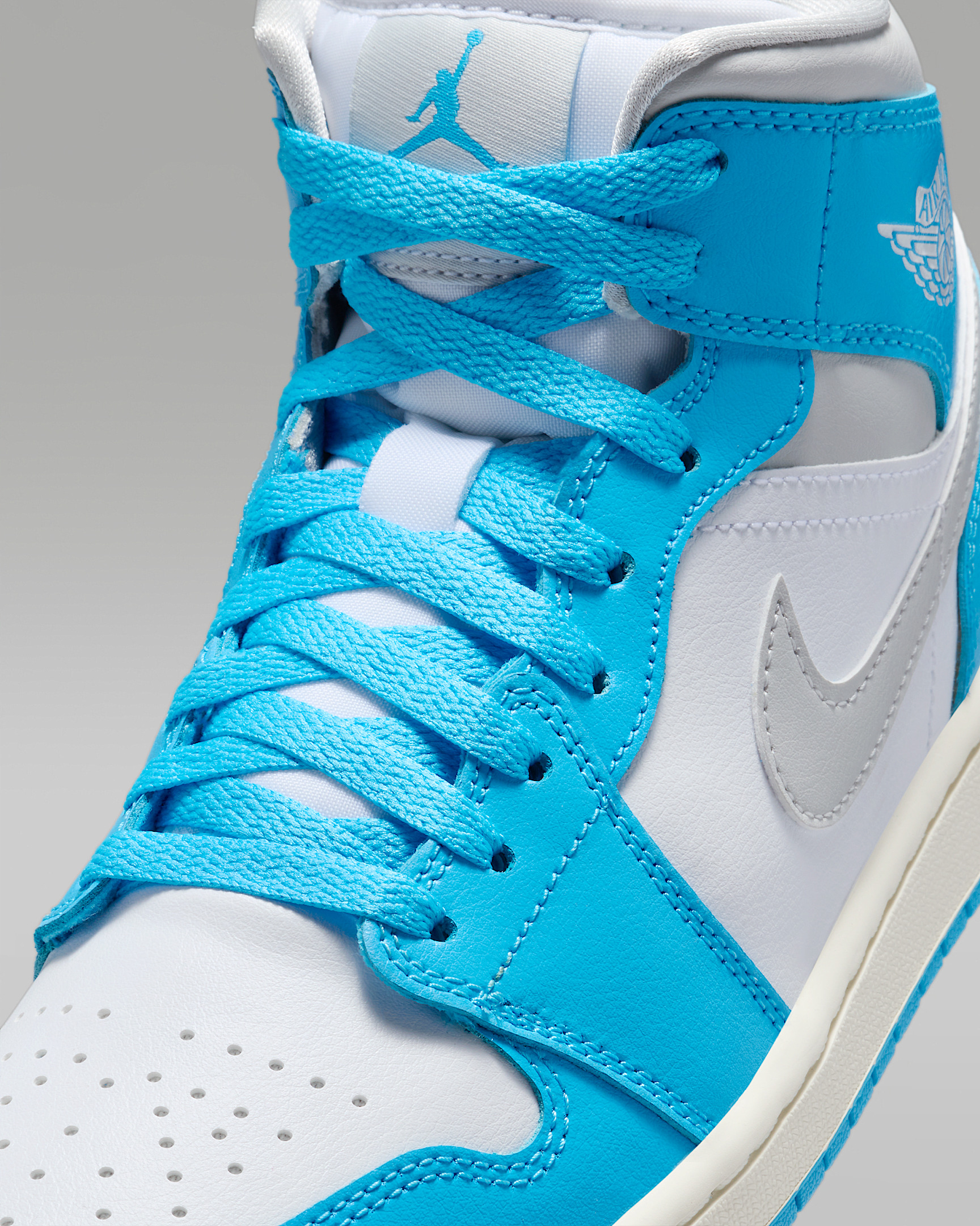 Air Jordan 1 Mid Women's Shoes - 7