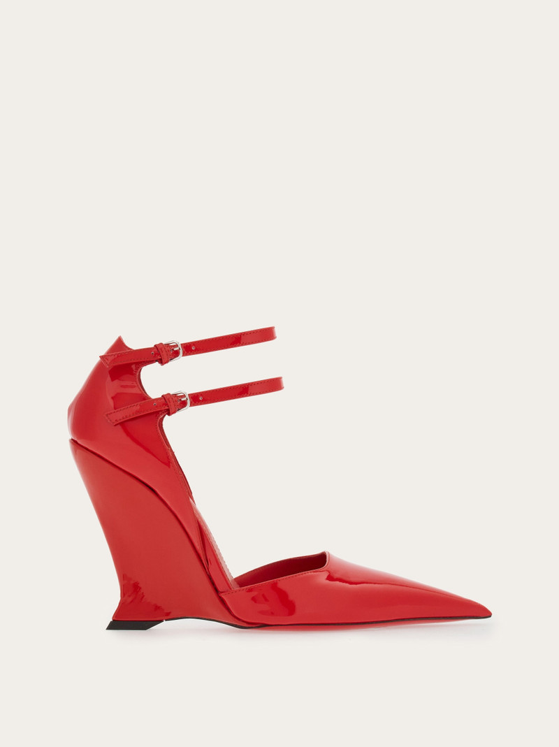 Pump with wedge heel 1