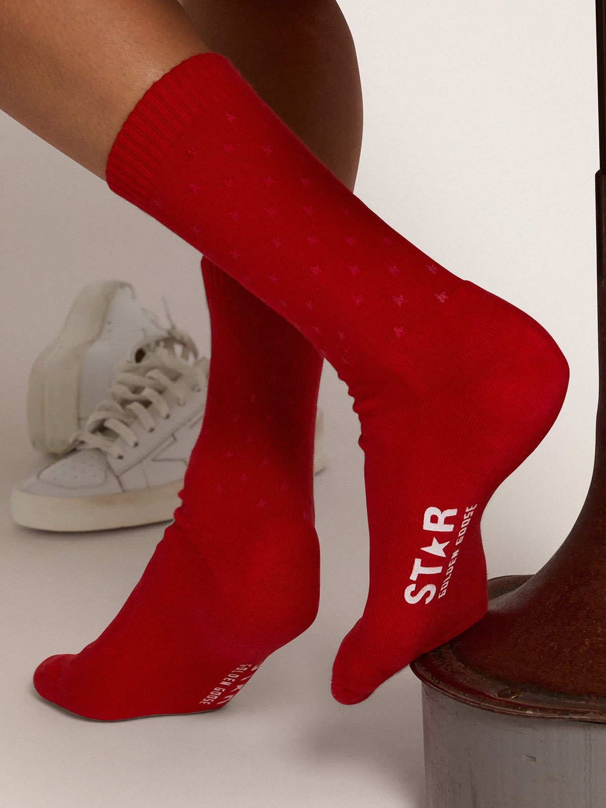 Red socks with contrasting 3D stars and logo - 2
