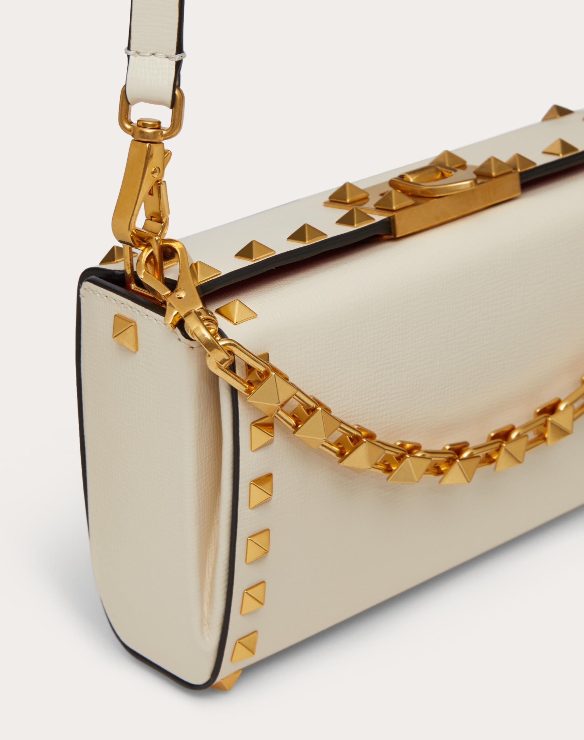 ROCKSTUD GRAINY CALFSKIN CLUTCH - 5