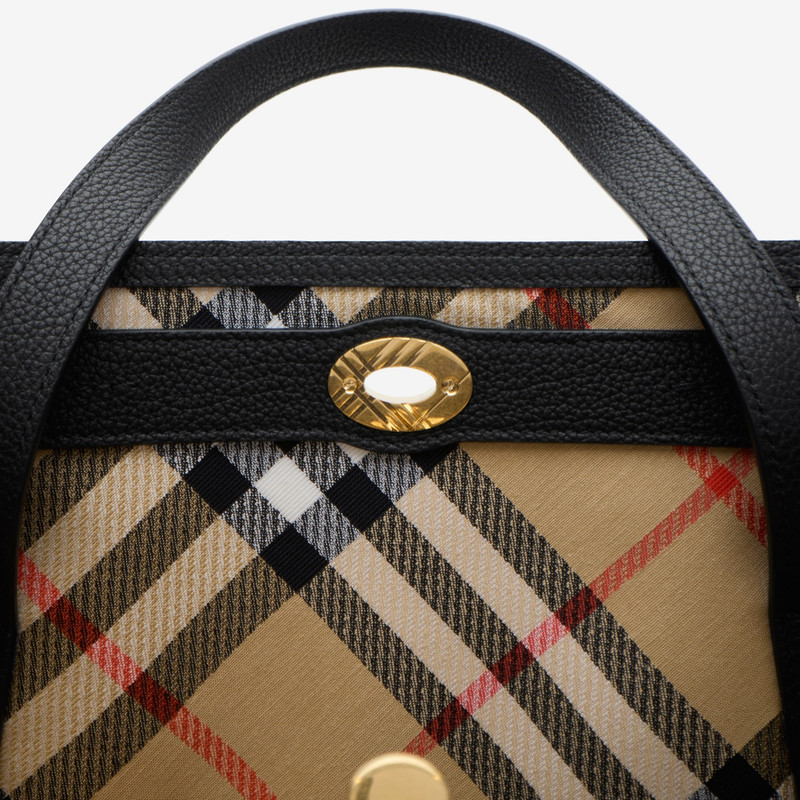 Burberry Medium Cotswolds Tote outlook