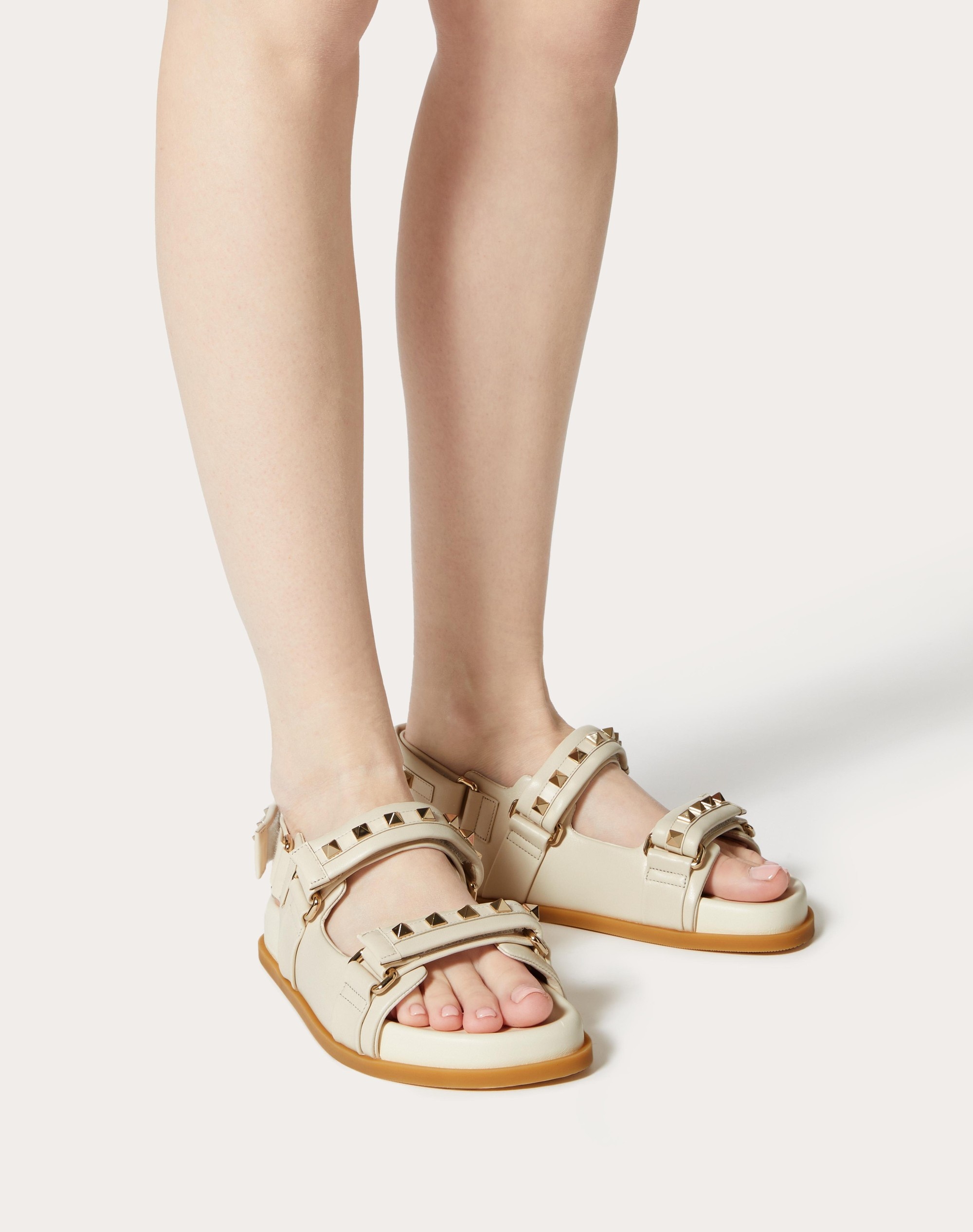 ROCKSTUD FLAT SANDAL IN NAPPA LEATHER - 6