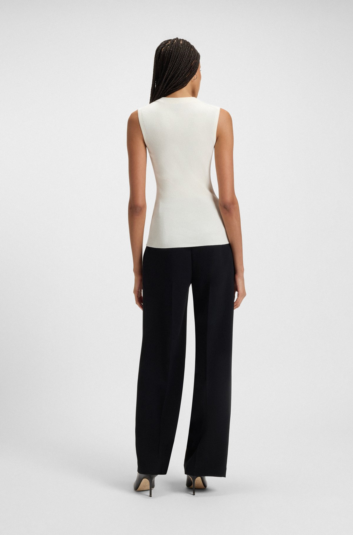 SLEEVELESS MOCK-NECK TOP IN RIBBED FABRIC - 4