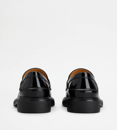 Tod's LOAFERS IN LEATHER - BLACK outlook