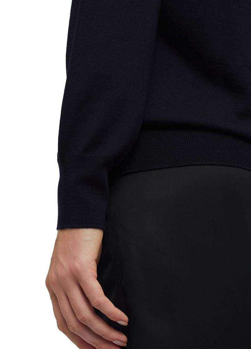 Lightweight Crew-Neck Sweater 4