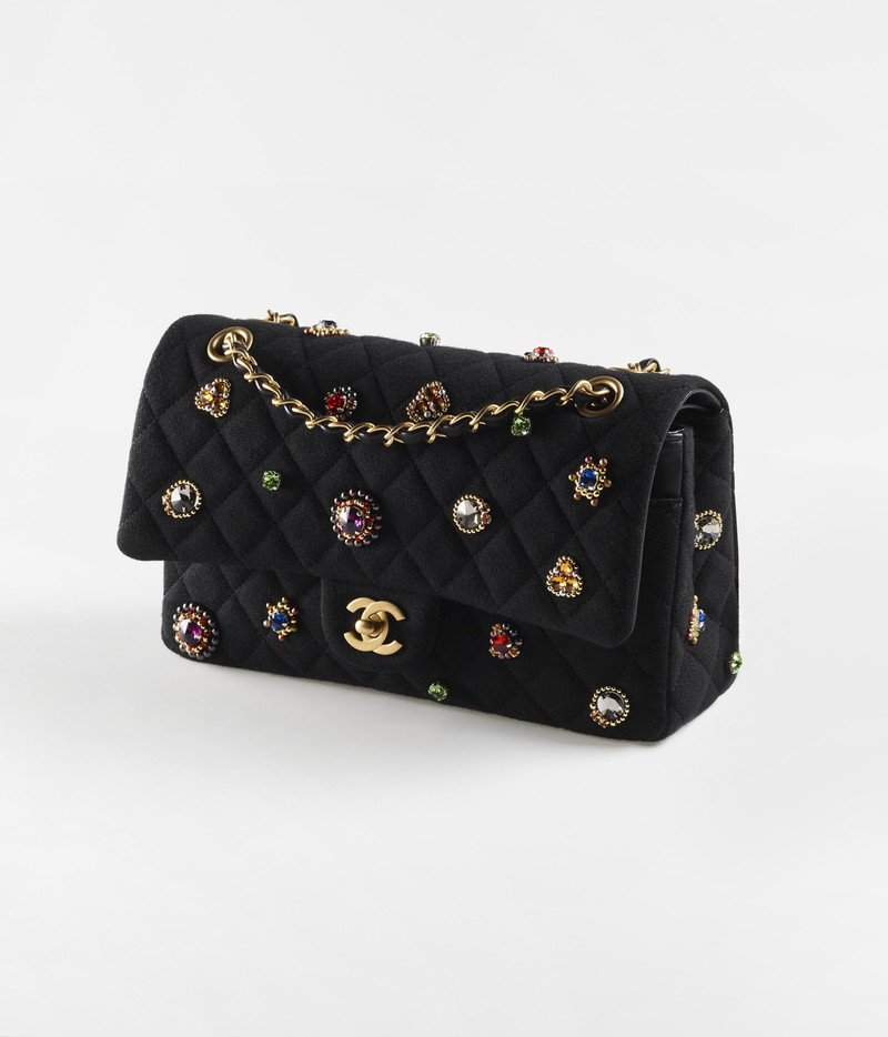 CHANEL Classic Handbag outlook