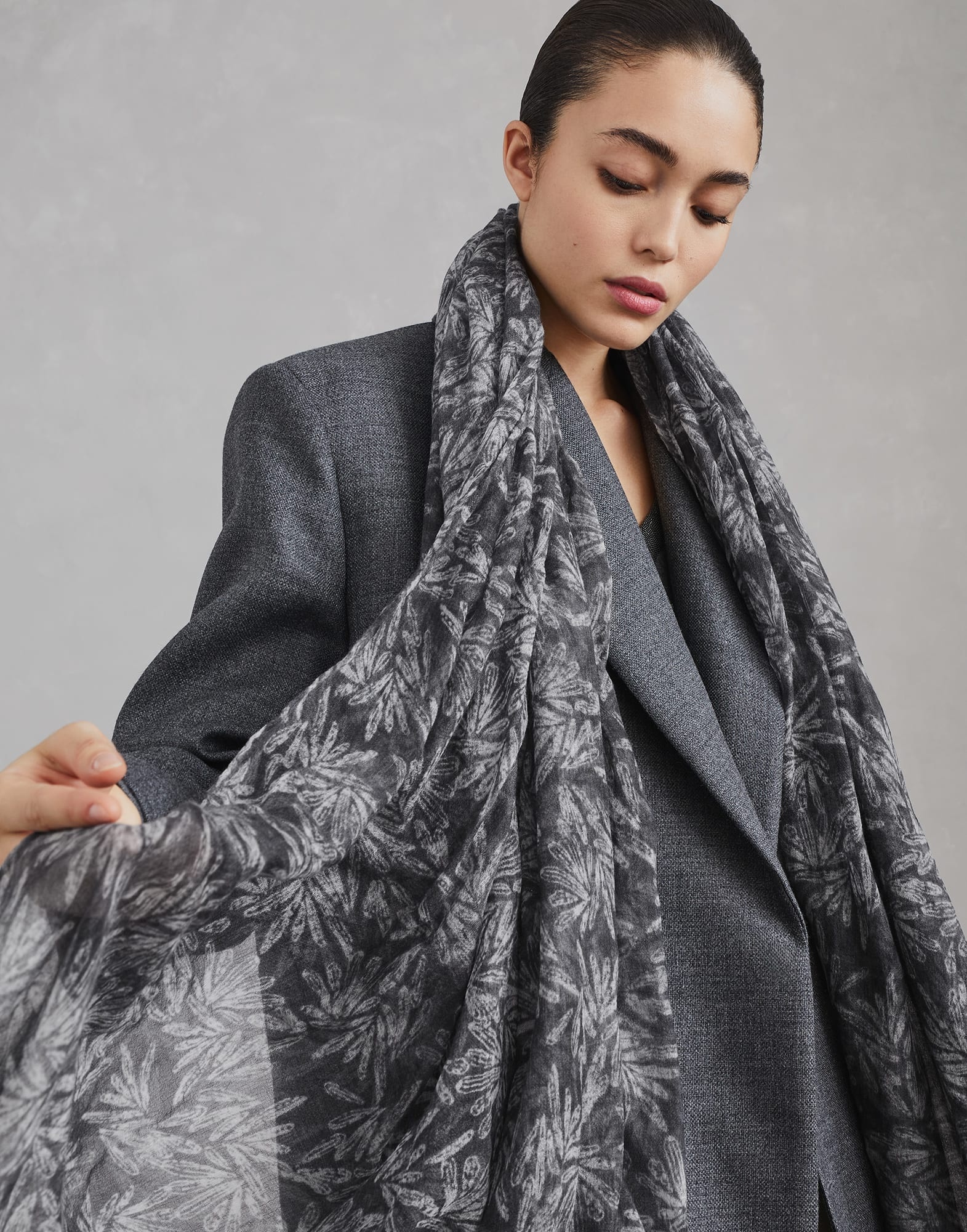Cashmere scarf with fern print - 4