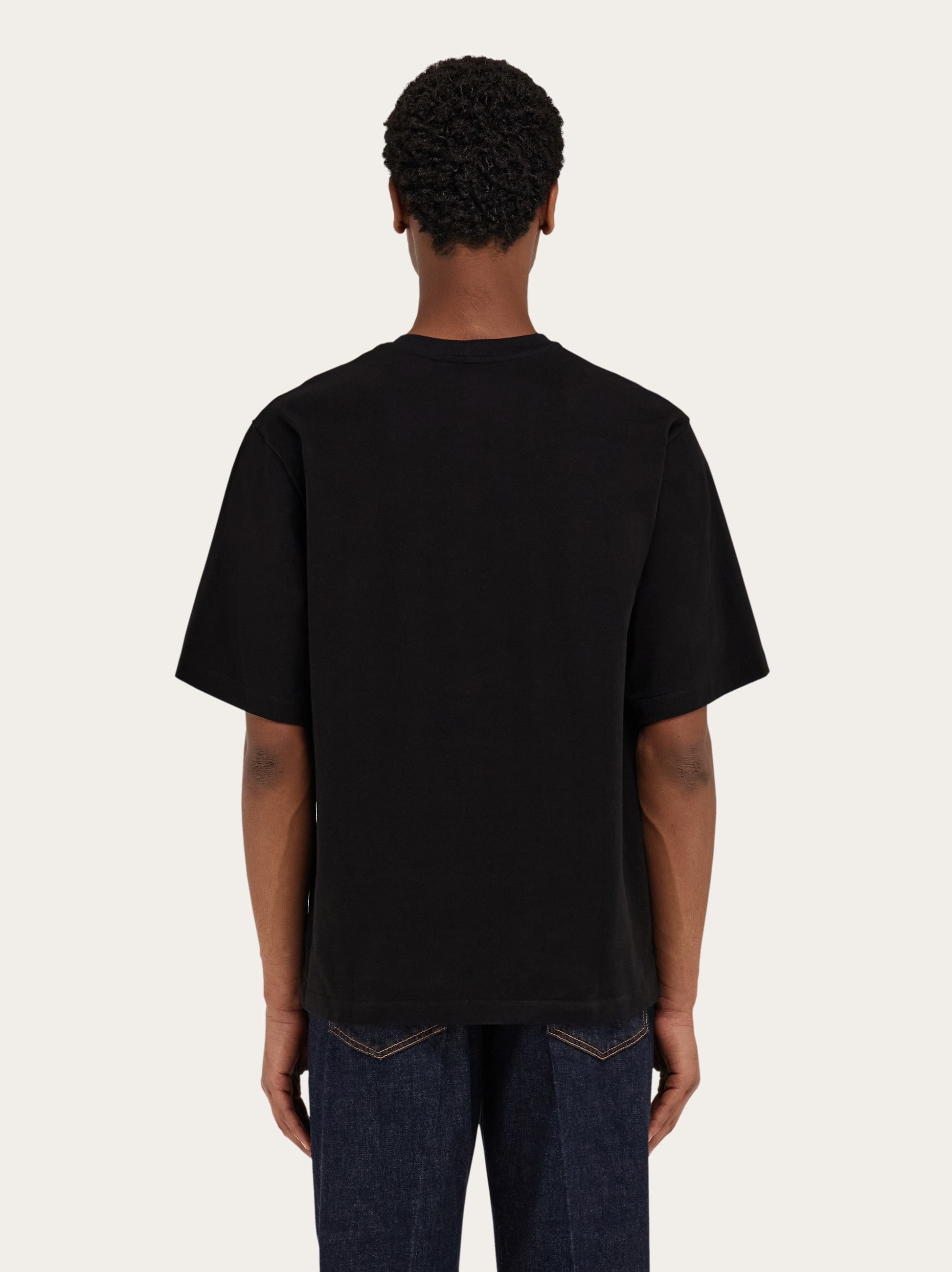 Short sleeved T-shirt with patch detail - 3