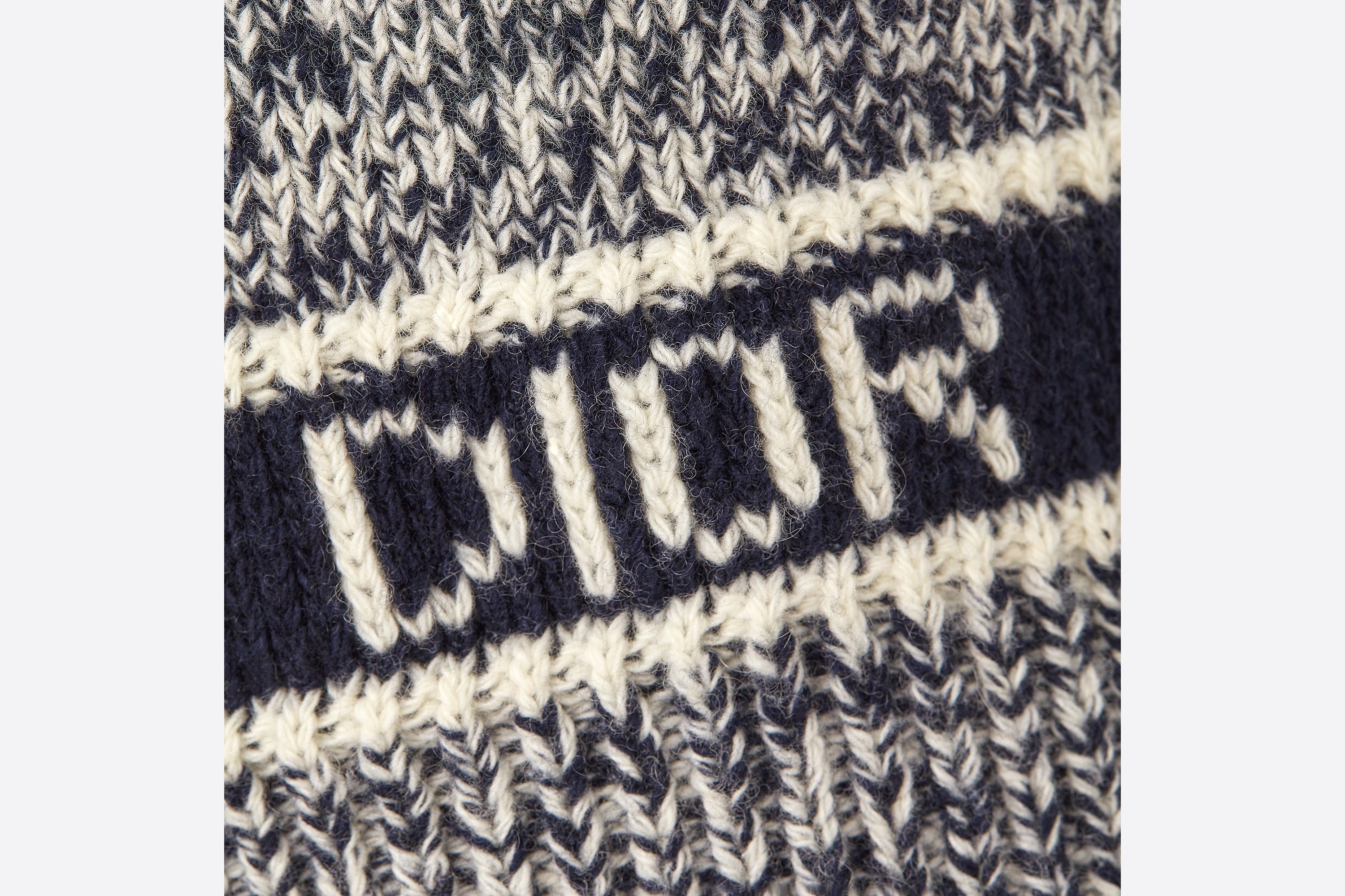 V-Neck Sleeveless Sweater - 3