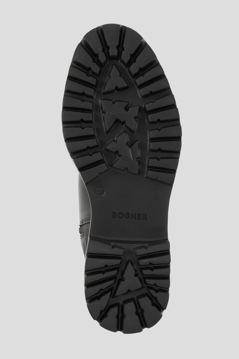 Chesa Alpina Boots in Black - 5