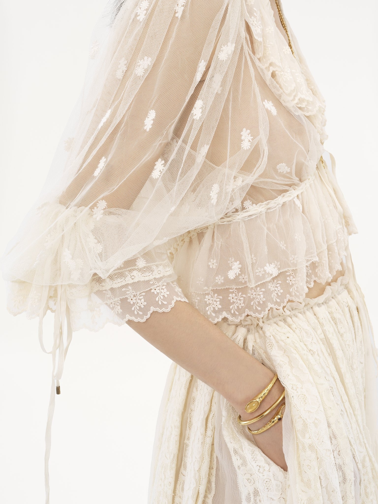V-NECK RUFFLE TOP IN EMBROIDERED LACE - 7