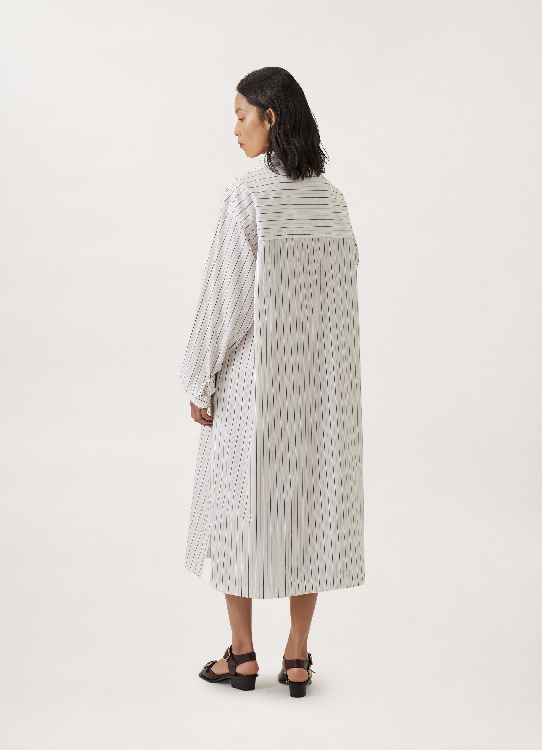 PLAYFUL BUTTONED SHIRT DRESS
FINE STRIPED SHIRT - 4