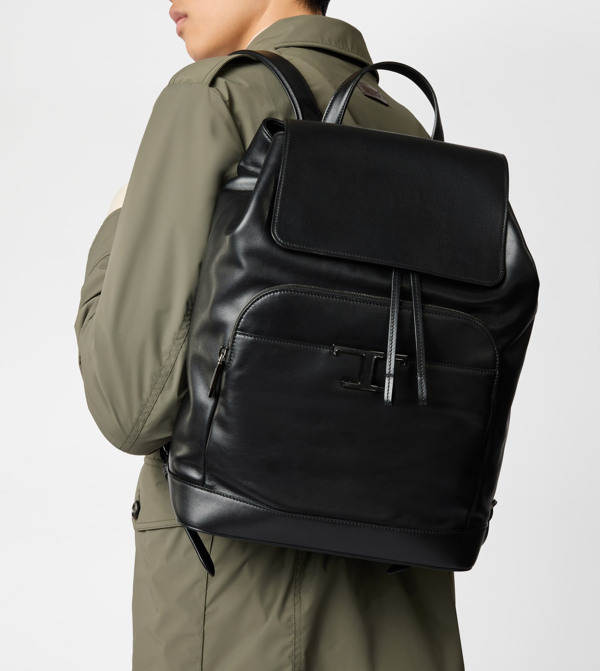 T TIMELESS BACKPACK IN LEATHER MEDIUM - BLACK - 6