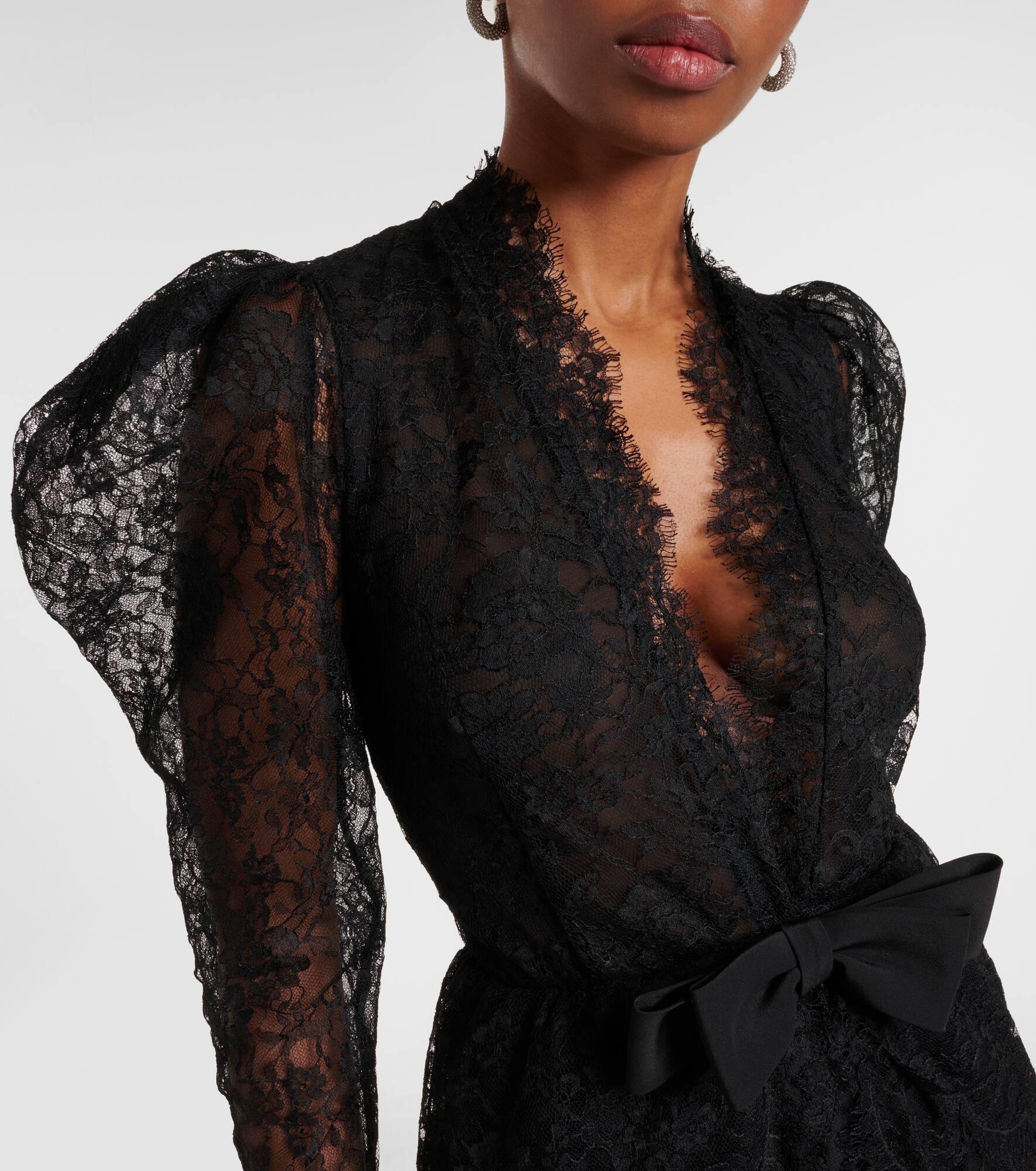Lace gown - 4