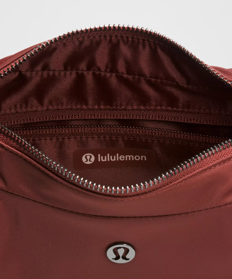 City Essentials Shoulder Bag 4L 5