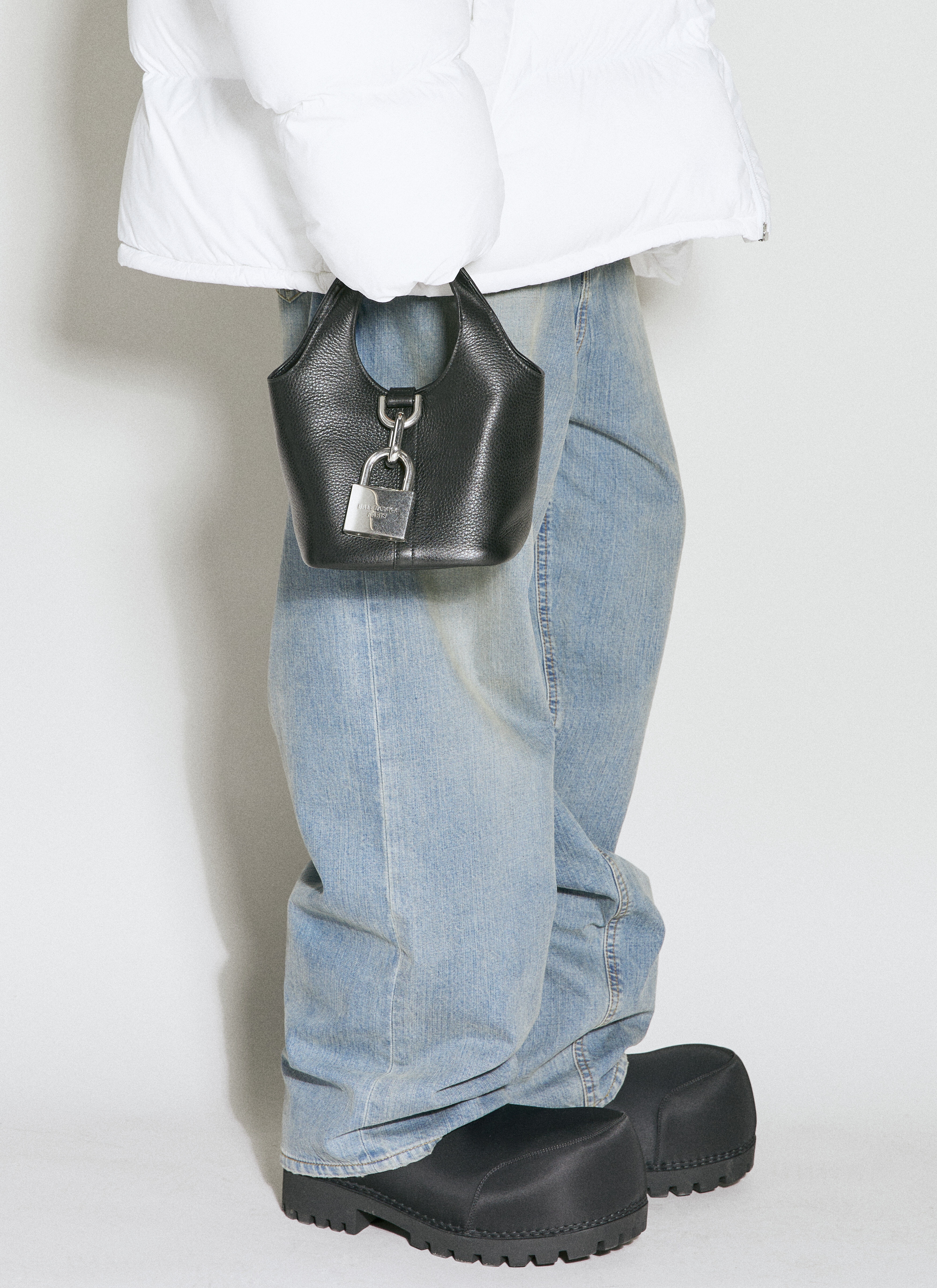 【完売必至】バレンシアガ■ロッカー ホーボー スモール バッグ BALENCIAGA Locker Small Hobo Bag | lncc | REVERSIBLE