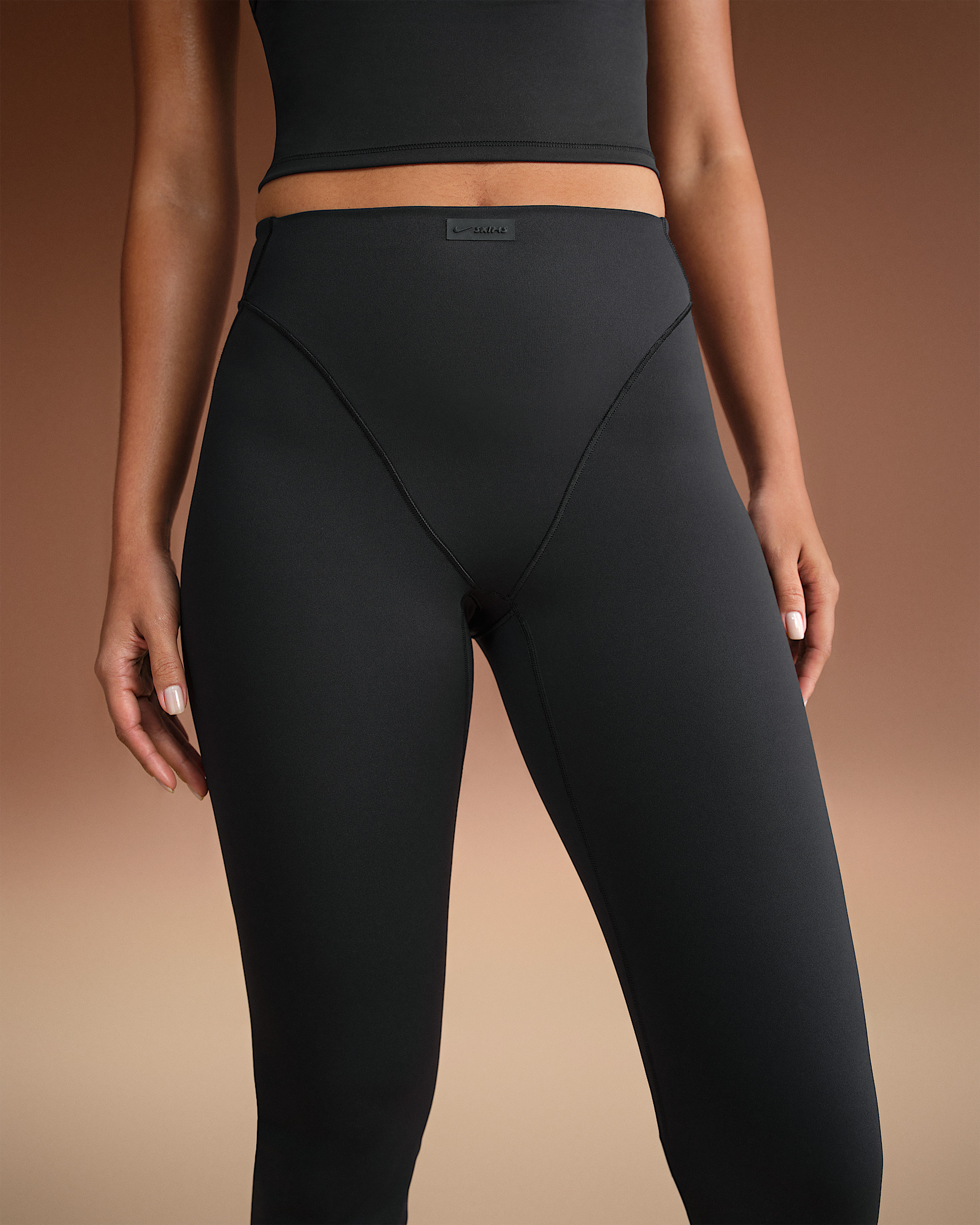 NikeSKIMS Matte Women's High-Waisted V-Panel Straight Leggings - 2