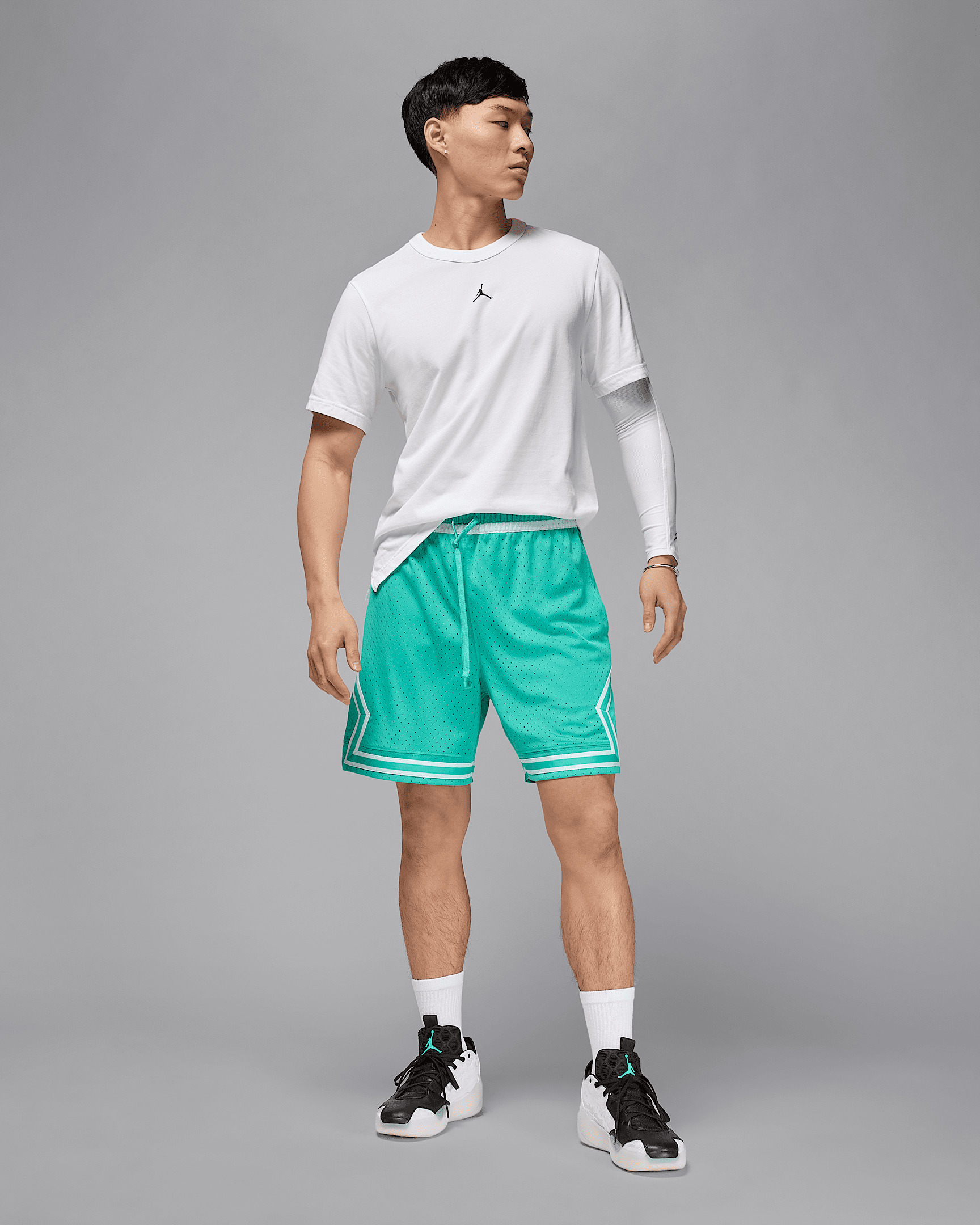 Jordan Sport Men's Dri-FIT Mesh Diamond Shorts - 6
