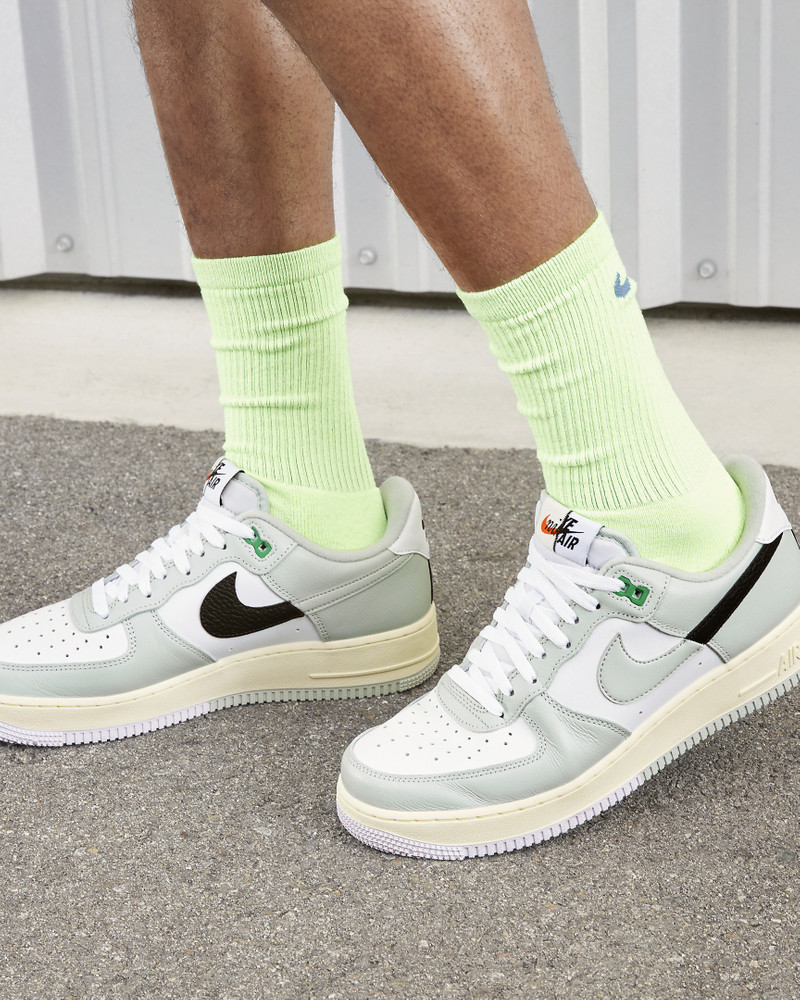 Nike Nike Air Force 1 '07 LV8 Men's Shoes outlook